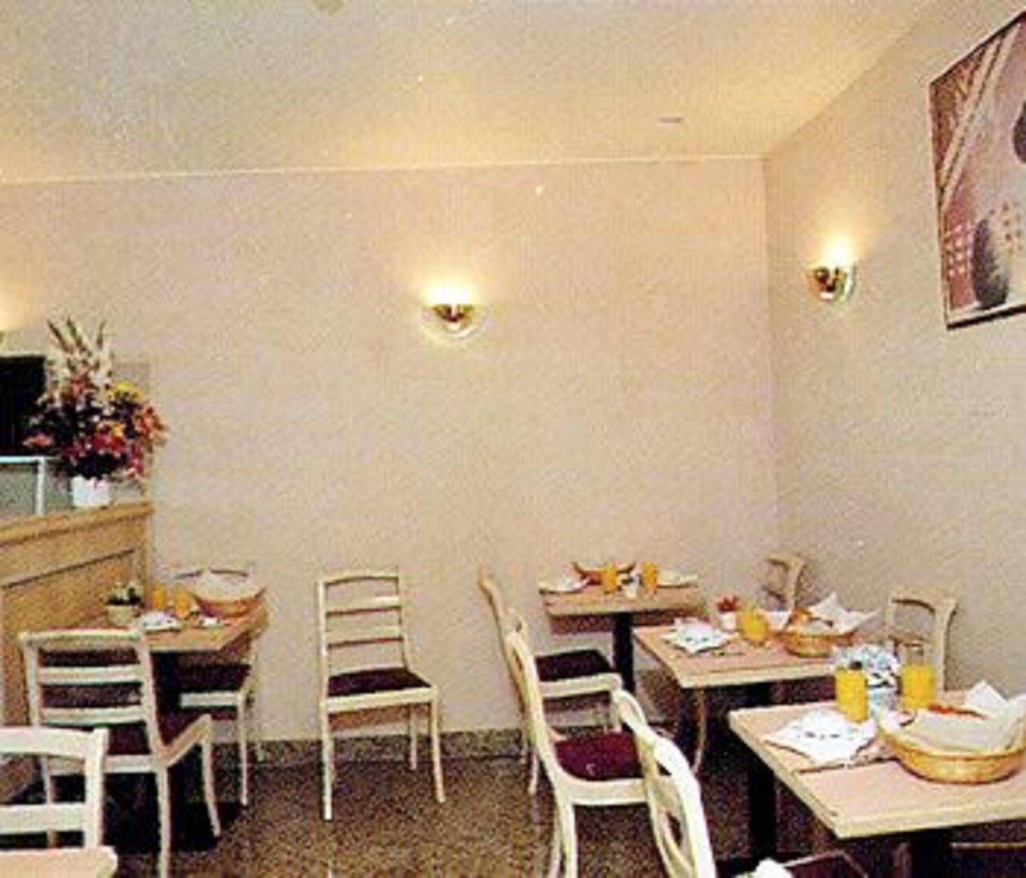 Hotel Chateau D'Eau Париж Екстериор снимка